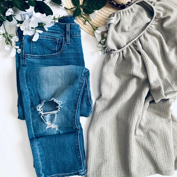 Levi's Denim - Levi’s 721 highrise skinny light wash ripped jeans